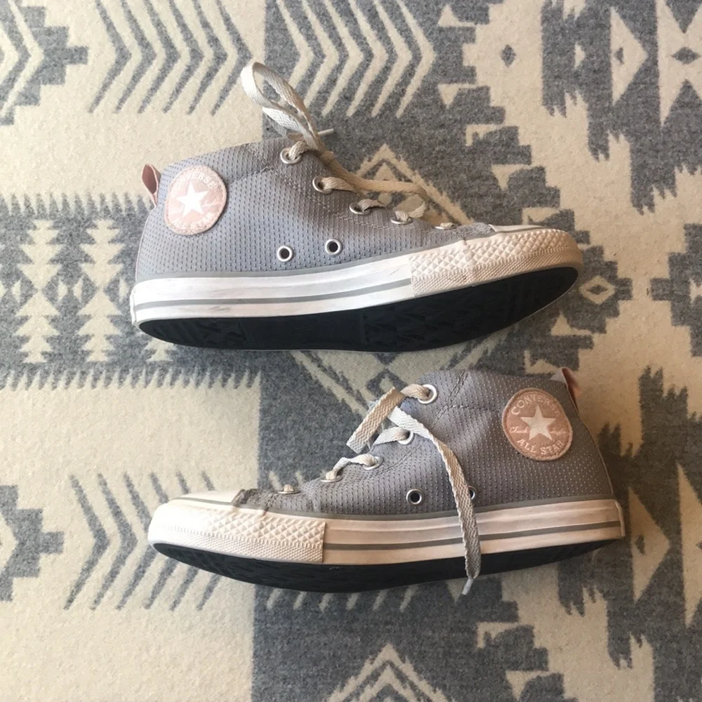 Youth converse all stars pink and grey